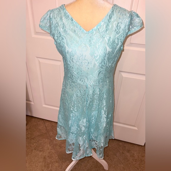 $5 LACE DRESS. NEW WITHOUT TAGS. SIZE L. $5 IF BUNDLED - Picture 5 of 12